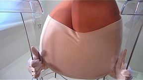 Dominant Diva teases in pantyhose and gloves