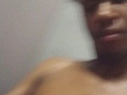 Me Encuentra en el baño público Hermosa Chica Dominicana