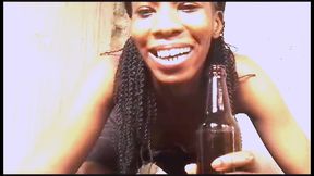 MILF Nikkiez Bottle Play