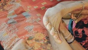 Bedroom me kiya masti nikaal diya bhabhi ne apni choot ka paani