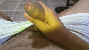 meu corno se masturbando