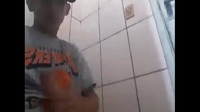 Silas batendo uma punheta gatinho