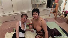 Granny Lesbians Seduce
