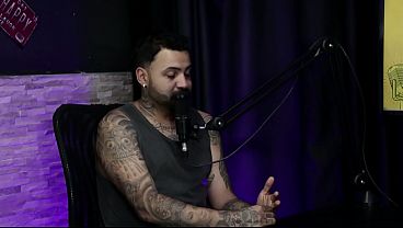 Bella Ruiva & Vinicius get intimate on Moai TV