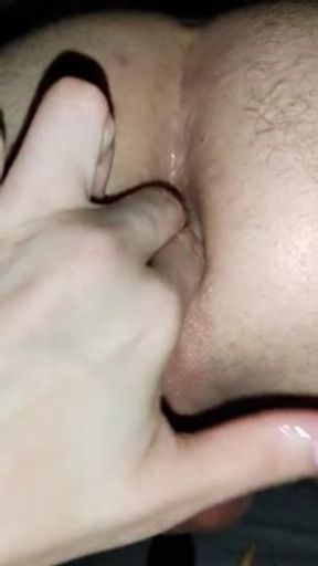 Żona wkłada w moją dupę warzywa