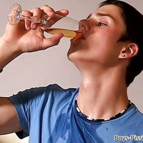 Twinks Roma Artur and Archi drinks piss before raw fucking