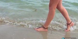 Michelle Honeywell gets her toes sandy at the beach