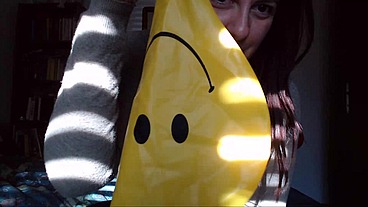 YELLOW LOONER TEASE: Nicoletta’s Warm & Sensual Friction with the Balloon