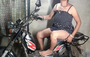 bike 🏍️Who is going to fuck the debar nomita boudi
