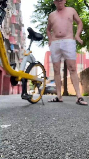 Bike tour