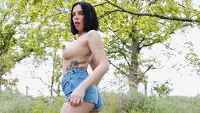 Huge tits MOMMY model exposing hot body & showed big butt during posing