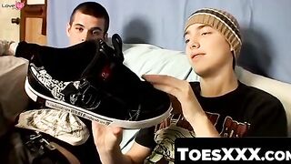 ToesXXX.com - Muscular studs' gentle toe touch with wild masturbation