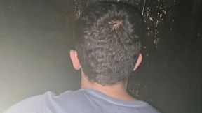 Socando rola no desconhecido no dark room da balada