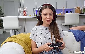 Play and get played, Oxana Chic