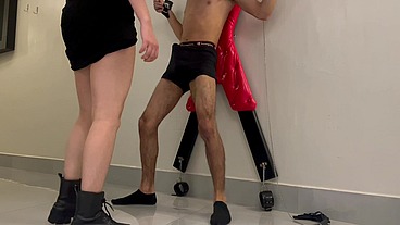 Ballbusting amarrado preso BDSM cross