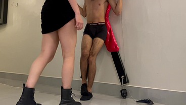 Ballbusting amarrado preso BDSM cross