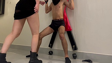 Ballbusting amarrado preso BDSM cross