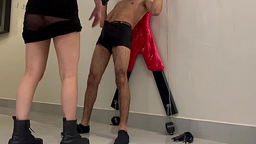 Ballbusting amarrado preso BDSM cross