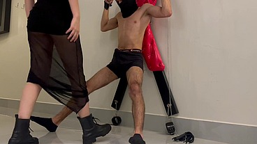 Ballbusting amarrado preso BDSM cross