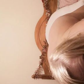 Kitty Queen Shaking Her BBW Chubby Ass - Twerking My Pawg Bum, Amateur Blond Chubby Milf, Feet And Arse. Homemade Wife