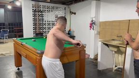 eu e o sr carmona jogando a bola no buraco juntos. podemos fazer isso com voce tambem?
