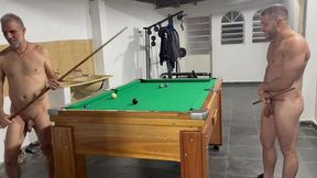eu e o sr carmona jogando a bola no buraco juntos. podemos fazer isso com voce tambem?