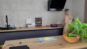 fully naked beauty cooks breakfast for you - letty black