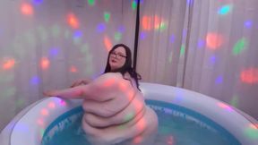 BBW SSBBW shakes ass plays with fupa bod