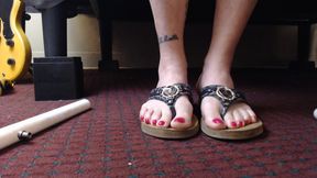 Red Nails Black Elegant Guess Flipflops