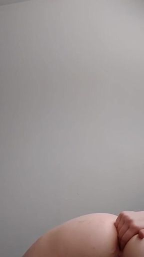 PAWG's first anal orgasm