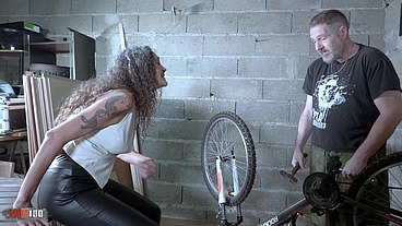 Anal fuck in the garage with Mavi Burburita a squirting Spanish milf