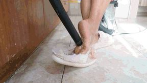 Cleaning the house in slippers AVI (1920x1080) FHD