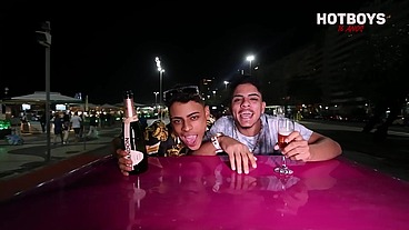 Dia que botei pra foder numa limousine pelo Rio de janeiro kkkkkk