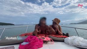 esposas gostosas fodendo na lancha, thay ksada e ana brazilian hotwife gozando muito na lancha