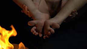 oily feet and huge dildo - mp4 1080p