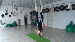Stretching upside down (F)