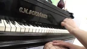 Piano Artist Gets Double Screwed