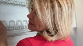 Mom's kitchen gets a XXX workout