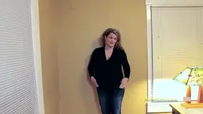 Busty blonde Laura gives a turned on sloppy deepthroat