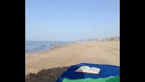 Vamos a tomar el sol, &iquest_Me aplicas bloqueador? ??️??...#playa #verano #Miercoles #toples #bikini #...