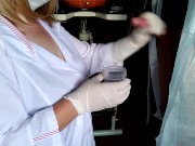 Suddenly cummed on the nurse while taking the sperm analysis