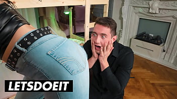 Ukrainian Beauty Mary Bambola Has Her Tight Twat Rammed By Stranger - HORNY HOSTEL