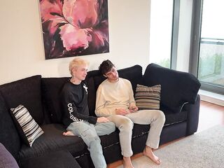 Blowjob during Fortnite Gaming