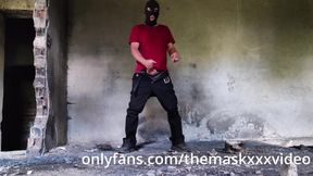 I end up in an abandoned house. SUPER HOT!!