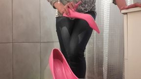Show All In Wetting My Jenas All Go To My Shoes I Show You When Get Off My High Heels And Rub My Clit By Heels