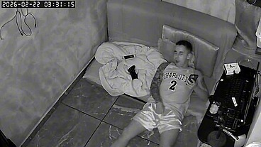 Novinho em seu quarto se acabando na punheta