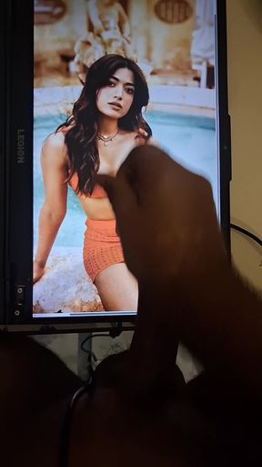 Indian beauty gets a surprise blowjob in public