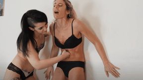 Eleonore vs Eve, il pugno piu' devastante (WMV) - Eleonore vs Eve, the most devastating punch (WMV)