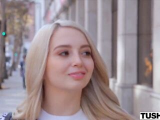 Tushy This babe Lastly Has a Reason to Be Gaped at Work