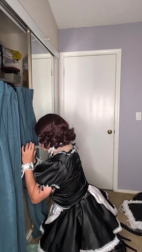 Sissy Maid Service Practicing on a Dildo at Her Fake Glory Hole